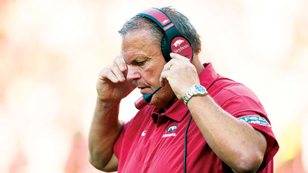 Arkansas coach Sam Pittman reacts Cincinnati Bearcats.